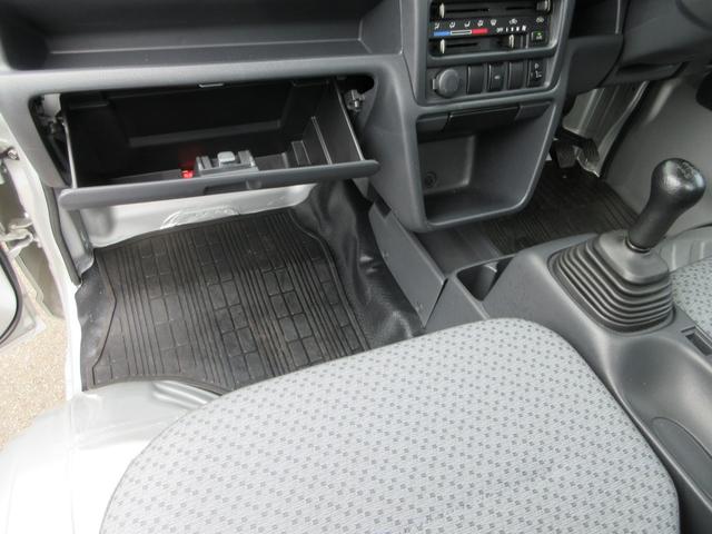 キャリイトラック ＫＣエアコン・パワステ　４ＷＤ　５ＭＴ　ラジオ　エアコン　パワーステアリング　運転席エアバッグ　助手席エアバッグ　ＡＢＳ　ドアバイザー（26枚目）