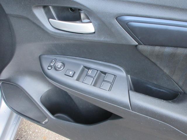シャトル ハイブリッド　ホンダセンシング　ＥＴＣ　バックカメラ　ナビ　Ｂｌｕｅｔｏｏｔｈ　ＣＤ　ＵＳＢ　ＡＵＸ　レーダークルーズコントロール　衝突被害軽減システム　スマートキー　横滑防止装置　トラクションコントロール（11枚目）