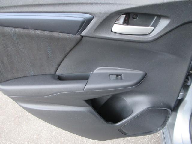 シャトル ハイブリッド　ホンダセンシング　ＥＴＣ　バックカメラ　ナビ　Ｂｌｕｅｔｏｏｔｈ　ＣＤ　ＵＳＢ　ＡＵＸ　レーダークルーズコントロール　衝突被害軽減システム　スマートキー　横滑防止装置　トラクションコントロール（37枚目）