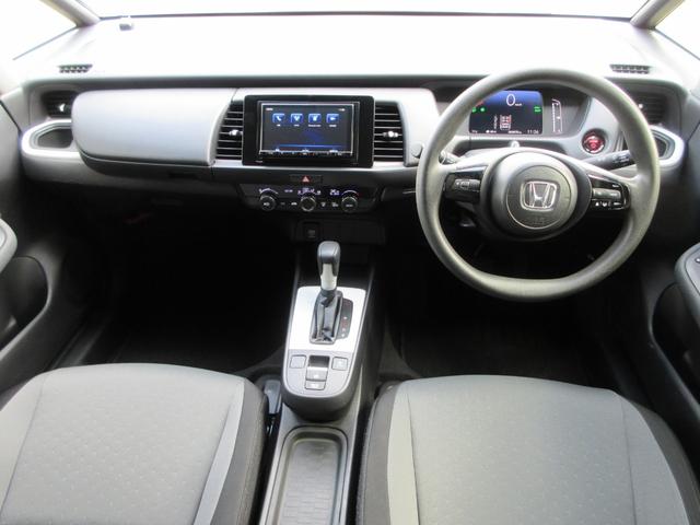 フィット ｅ：ＨＥＶベーシック　４ＷＤ　ＥＴＣ　バックカメラ　クリアランスソナー　ナビ　Ｂｌｕｅｔｏｏｔｈ　ＵＳＢ　レーダークルーズコントロール　衝突被害軽減システム　ＬＥＤヘッドライト　ワイパーデアイサー　ドライブレコーダー（2枚目）