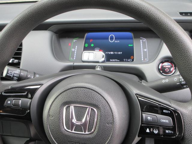 フィット ｅ：ＨＥＶベーシック　４ＷＤ　ＥＴＣ　バックカメラ　クリアランスソナー　ナビ　Ｂｌｕｅｔｏｏｔｈ　ＵＳＢ　レーダークルーズコントロール　衝突被害軽減システム　ＬＥＤヘッドライト　ワイパーデアイサー　ドライブレコーダー（3枚目）