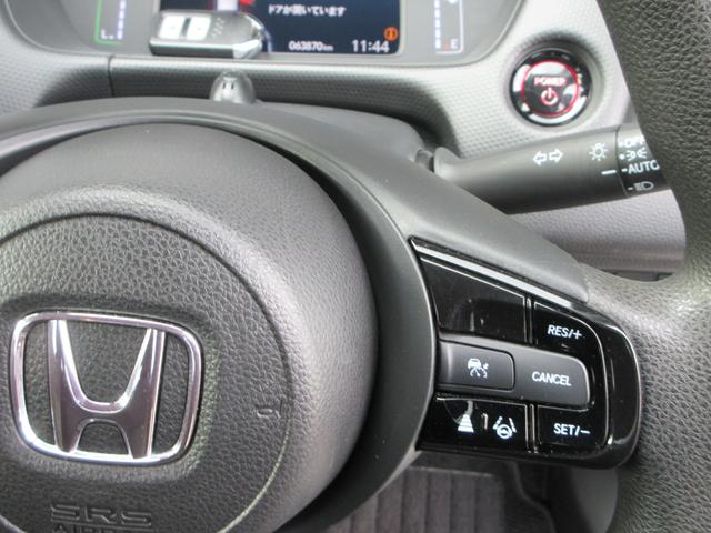 フィット ｅ：ＨＥＶベーシック　４ＷＤ　ＥＴＣ　バックカメラ　クリアランスソナー　ナビ　Ｂｌｕｅｔｏｏｔｈ　ＵＳＢ　レーダークルーズコントロール　衝突被害軽減システム　ＬＥＤヘッドライト　ワイパーデアイサー　ドライブレコーダー（4枚目）