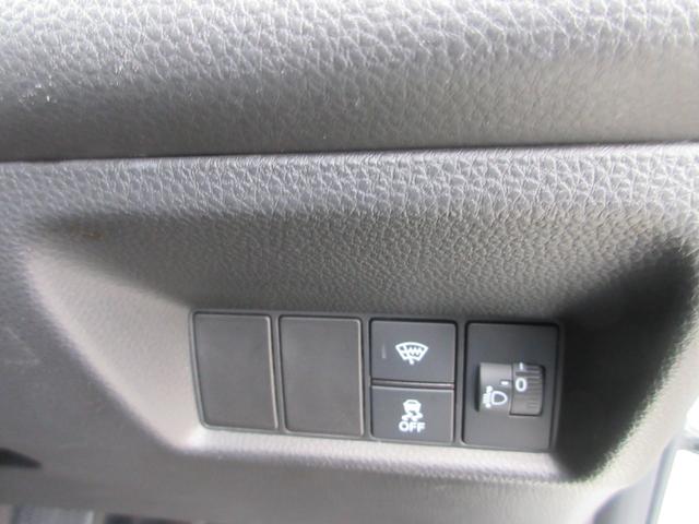 フィット ｅ：ＨＥＶベーシック　４ＷＤ　ＥＴＣ　バックカメラ　クリアランスソナー　ナビ　Ｂｌｕｅｔｏｏｔｈ　ＵＳＢ　レーダークルーズコントロール　衝突被害軽減システム　ＬＥＤヘッドライト　ワイパーデアイサー　ドライブレコーダー（12枚目）