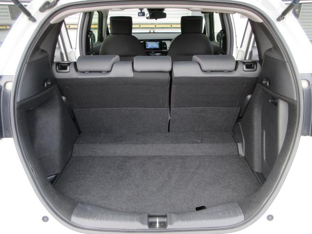 フィット ｅ：ＨＥＶベーシック　４ＷＤ　ＥＴＣ　バックカメラ　クリアランスソナー　ナビ　Ｂｌｕｅｔｏｏｔｈ　ＵＳＢ　レーダークルーズコントロール　衝突被害軽減システム　ＬＥＤヘッドライト　ワイパーデアイサー　ドライブレコーダー（22枚目）