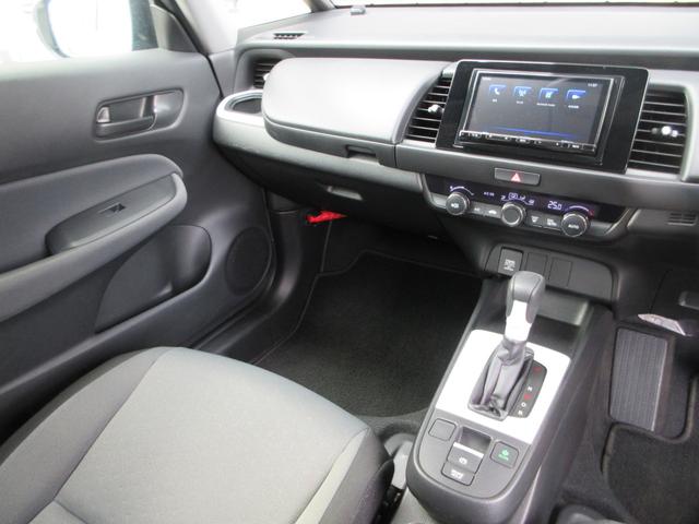 フィット ｅ：ＨＥＶベーシック　４ＷＤ　ＥＴＣ　バックカメラ　クリアランスソナー　ナビ　Ｂｌｕｅｔｏｏｔｈ　ＵＳＢ　レーダークルーズコントロール　衝突被害軽減システム　ＬＥＤヘッドライト　ワイパーデアイサー　ドライブレコーダー（28枚目）