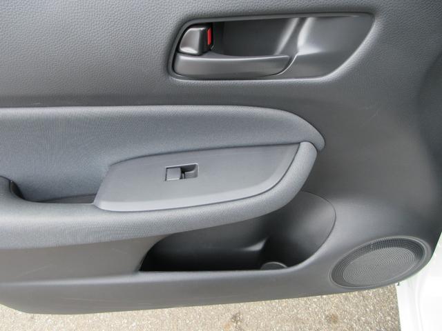 フィット ｅ：ＨＥＶベーシック　４ＷＤ　ＥＴＣ　バックカメラ　クリアランスソナー　ナビ　Ｂｌｕｅｔｏｏｔｈ　ＵＳＢ　レーダークルーズコントロール　衝突被害軽減システム　ＬＥＤヘッドライト　ワイパーデアイサー　ドライブレコーダー（29枚目）