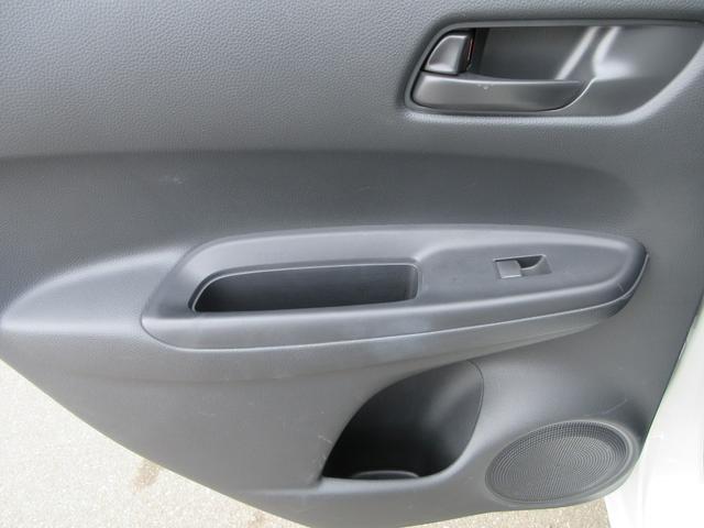 フィット ｅ：ＨＥＶベーシック　４ＷＤ　ＥＴＣ　バックカメラ　クリアランスソナー　ナビ　Ｂｌｕｅｔｏｏｔｈ　ＵＳＢ　レーダークルーズコントロール　衝突被害軽減システム　ＬＥＤヘッドライト　ワイパーデアイサー　ドライブレコーダー（33枚目）