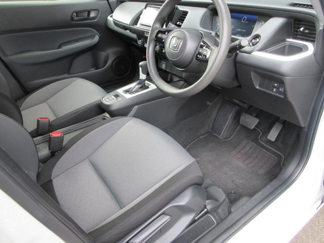 フィット ｅ：ＨＥＶベーシック　４ＷＤ　ＥＴＣ　バックカメラ　クリアランスソナー　ナビ　Ｂｌｕｅｔｏｏｔｈ　ＵＳＢ　レーダークルーズコントロール　衝突被害軽減システム　ＬＥＤヘッドライト　ワイパーデアイサー　ドライブレコーダー（34枚目）