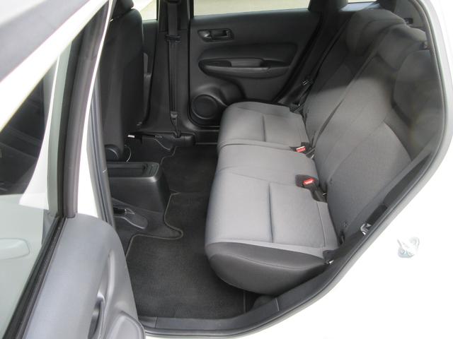 フィット ｅ：ＨＥＶベーシック　４ＷＤ　ＥＴＣ　バックカメラ　クリアランスソナー　ナビ　Ｂｌｕｅｔｏｏｔｈ　ＵＳＢ　レーダークルーズコントロール　衝突被害軽減システム　ＬＥＤヘッドライト　ワイパーデアイサー　ドライブレコーダー（35枚目）