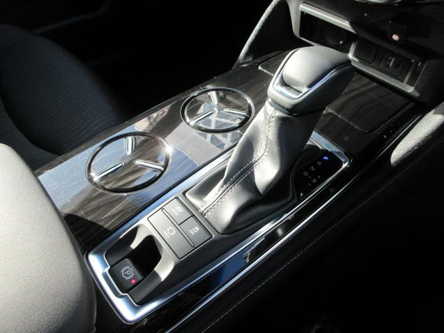 クラウンハイブリッド Ｓ　Ｃパッケージ　Ｆｏｕｒ　衝突被害軽減システム　ＥＴＣ　全方位カメラ　パーキングアシスト　ナビ　フルセグＴＶ　Ｂｌｕｅｔｈｏｏｔ　ＤＶＤ　ＵＳＢ　１００Ｖ電源　パワーシートヒーター　ステアリングヒーター　ＬＥＤヘッドライト（7枚目）