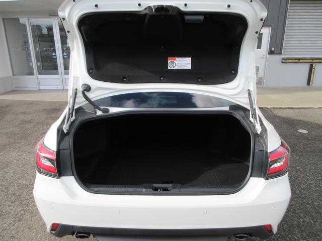 クラウンハイブリッド Ｓ　Ｃパッケージ　Ｆｏｕｒ　衝突被害軽減システム　ＥＴＣ　全方位カメラ　パーキングアシスト　ナビ　フルセグＴＶ　Ｂｌｕｅｔｈｏｏｔ　ＤＶＤ　ＵＳＢ　１００Ｖ電源　パワーシートヒーター　ステアリングヒーター　ＬＥＤヘッドライト（17枚目）