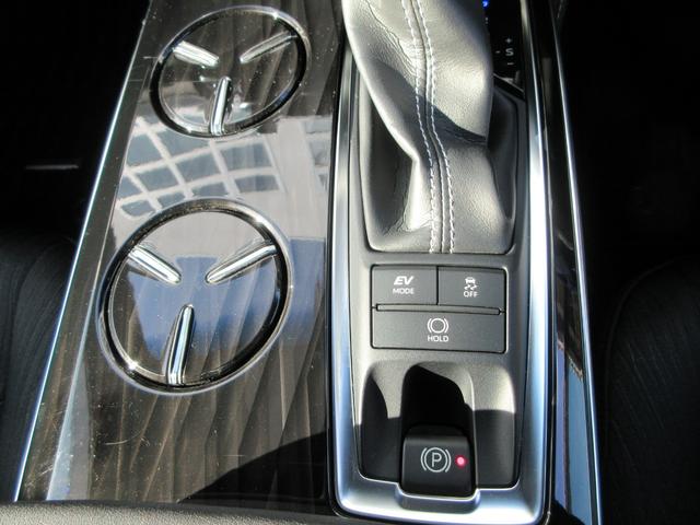 クラウンハイブリッド Ｓ　Ｃパッケージ　Ｆｏｕｒ　衝突被害軽減システム　ＥＴＣ　全方位カメラ　パーキングアシスト　ナビ　フルセグＴＶ　Ｂｌｕｅｔｈｏｏｔ　ＤＶＤ　ＵＳＢ　１００Ｖ電源　パワーシートヒーター　ステアリングヒーター　ＬＥＤヘッドライト（21枚目）