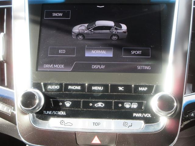クラウンハイブリッド Ｓ　Ｃパッケージ　Ｆｏｕｒ　衝突被害軽減システム　ＥＴＣ　全方位カメラ　パーキングアシスト　ナビ　フルセグＴＶ　Ｂｌｕｅｔｈｏｏｔ　ＤＶＤ　ＵＳＢ　１００Ｖ電源　パワーシートヒーター　ステアリングヒーター　ＬＥＤヘッドライト（22枚目）