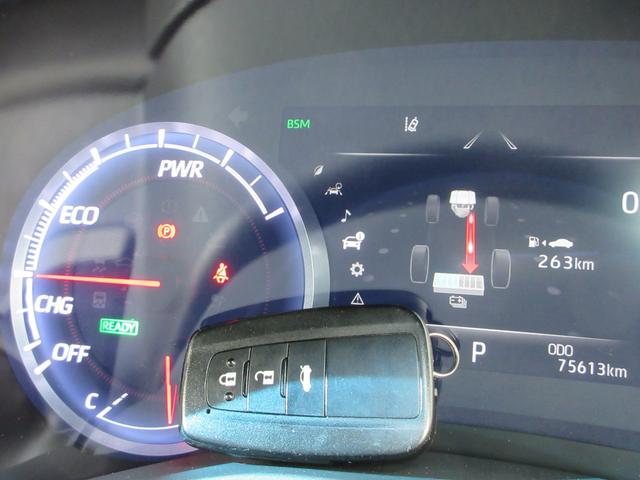 クラウンハイブリッド Ｓ　Ｃパッケージ　Ｆｏｕｒ　衝突被害軽減システム　ＥＴＣ　全方位カメラ　パーキングアシスト　ナビ　フルセグＴＶ　Ｂｌｕｅｔｈｏｏｔ　ＤＶＤ　ＵＳＢ　１００Ｖ電源　パワーシートヒーター　ステアリングヒーター　ＬＥＤヘッドライト（24枚目）