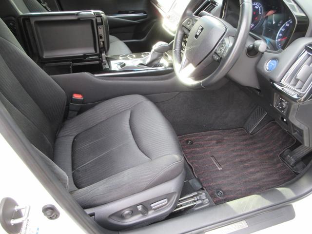 クラウンハイブリッド Ｓ　Ｃパッケージ　Ｆｏｕｒ　衝突被害軽減システム　ＥＴＣ　全方位カメラ　パーキングアシスト　ナビ　フルセグＴＶ　Ｂｌｕｅｔｈｏｏｔ　ＤＶＤ　ＵＳＢ　１００Ｖ電源　パワーシートヒーター　ステアリングヒーター　ＬＥＤヘッドライト（25枚目）