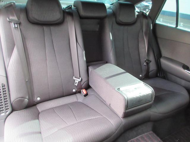 クラウンハイブリッド Ｓ　Ｃパッケージ　Ｆｏｕｒ　衝突被害軽減システム　ＥＴＣ　全方位カメラ　パーキングアシスト　ナビ　フルセグＴＶ　Ｂｌｕｅｔｈｏｏｔ　ＤＶＤ　ＵＳＢ　１００Ｖ電源　パワーシートヒーター　ステアリングヒーター　ＬＥＤヘッドライト（32枚目）