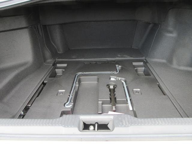 クラウンハイブリッド Ｓ　Ｃパッケージ　Ｆｏｕｒ　衝突被害軽減システム　ＥＴＣ　全方位カメラ　パーキングアシスト　ナビ　フルセグＴＶ　Ｂｌｕｅｔｈｏｏｔ　ＤＶＤ　ＵＳＢ　１００Ｖ電源　パワーシートヒーター　ステアリングヒーター　ＬＥＤヘッドライト（33枚目）