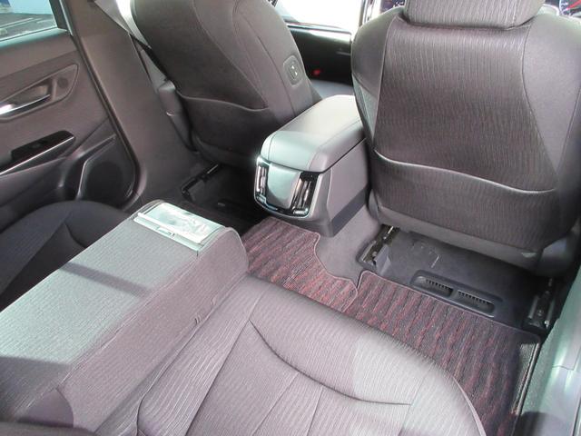 クラウンハイブリッド Ｓ　Ｃパッケージ　Ｆｏｕｒ　衝突被害軽減システム　ＥＴＣ　全方位カメラ　パーキングアシスト　ナビ　フルセグＴＶ　Ｂｌｕｅｔｈｏｏｔ　ＤＶＤ　ＵＳＢ　１００Ｖ電源　パワーシートヒーター　ステアリングヒーター　ＬＥＤヘッドライト（37枚目）