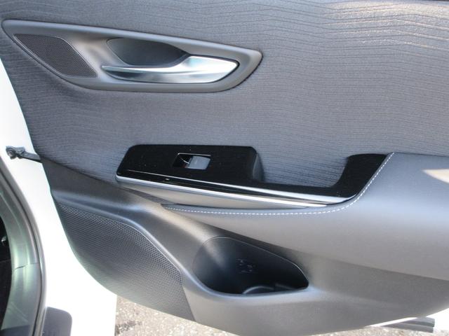 クラウンハイブリッド Ｓ　Ｃパッケージ　Ｆｏｕｒ　衝突被害軽減システム　ＥＴＣ　全方位カメラ　パーキングアシスト　ナビ　フルセグＴＶ　Ｂｌｕｅｔｈｏｏｔ　ＤＶＤ　ＵＳＢ　１００Ｖ電源　パワーシートヒーター　ステアリングヒーター　ＬＥＤヘッドライト（39枚目）