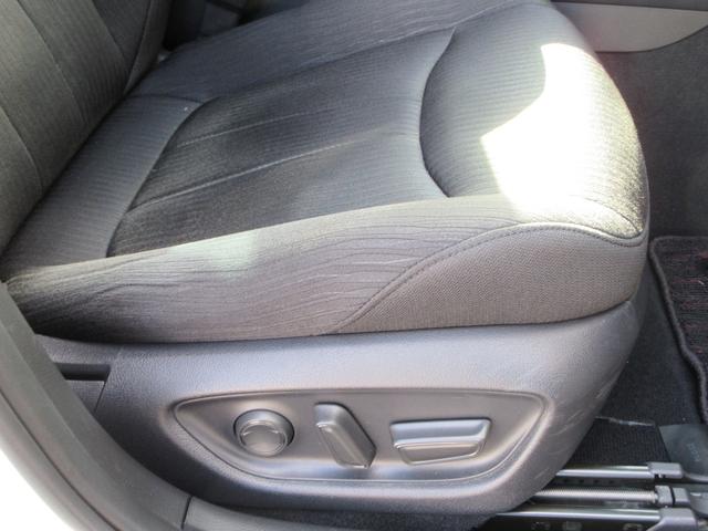 クラウンハイブリッド Ｓ　Ｃパッケージ　Ｆｏｕｒ　衝突被害軽減システム　ＥＴＣ　全方位カメラ　パーキングアシスト　ナビ　フルセグＴＶ　Ｂｌｕｅｔｈｏｏｔ　ＤＶＤ　ＵＳＢ　１００Ｖ電源　パワーシートヒーター　ステアリングヒーター　ＬＥＤヘッドライト（41枚目）