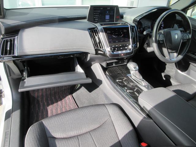 クラウンハイブリッド Ｓ　Ｃパッケージ　Ｆｏｕｒ　衝突被害軽減システム　ＥＴＣ　全方位カメラ　パーキングアシスト　ナビ　フルセグＴＶ　Ｂｌｕｅｔｈｏｏｔ　ＤＶＤ　ＵＳＢ　１００Ｖ電源　パワーシートヒーター　ステアリングヒーター　ＬＥＤヘッドライト（44枚目）