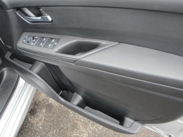 セレナ ＸＶ　４ＷＤ　衝突被害軽減システム　バックカメラ　ナビ　フルセグＴＶ　Ｂｌｕｅｔｏｏｔｈ　ＵＳＢ　プロパイロット　ＥＴＣ　シートヒーター　ハンズフリードア　ＬＥＤヘッドライト　ステアリングヒーター（11枚目）