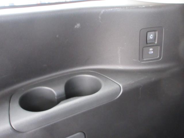 セレナ ＸＶ　４ＷＤ　衝突被害軽減システム　バックカメラ　ナビ　フルセグＴＶ　Ｂｌｕｅｔｏｏｔｈ　ＵＳＢ　プロパイロット　ＥＴＣ　シートヒーター　ハンズフリードア　ＬＥＤヘッドライト　ステアリングヒーター（24枚目）