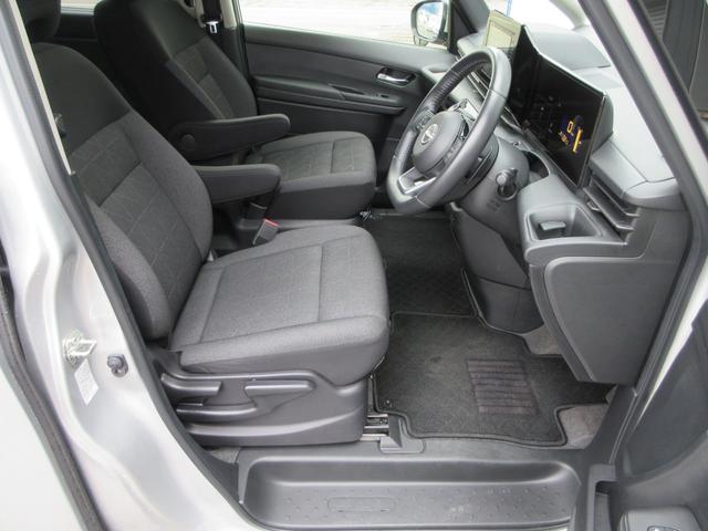 セレナ ＸＶ　４ＷＤ　衝突被害軽減システム　バックカメラ　ナビ　フルセグＴＶ　Ｂｌｕｅｔｏｏｔｈ　ＵＳＢ　プロパイロット　ＥＴＣ　シートヒーター　ハンズフリードア　ＬＥＤヘッドライト　ステアリングヒーター（25枚目）