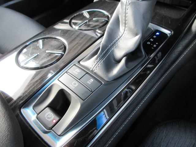 クラウンハイブリッド Ｓ　Ｃパッケージ　Ｆｏｕｒ　衝突被害軽減システム　ＥＴＣ　ナビ　フルセグＴＶ　Ｂｌｕｅｔｈｏｏｔ　ＤＶＤ　ＵＳＢ　１００Ｖ電源　パワーシートヒーター　ステアリングヒーター　ＬＥＤヘッドライト　リモートスタート　ワイパーデアイサー（7枚目）