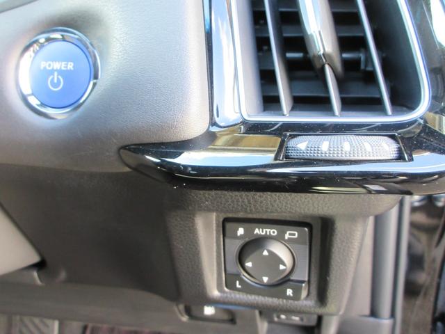 クラウンハイブリッド Ｓ　Ｃパッケージ　Ｆｏｕｒ　衝突被害軽減システム　ＥＴＣ　ナビ　フルセグＴＶ　Ｂｌｕｅｔｈｏｏｔ　ＤＶＤ　ＵＳＢ　１００Ｖ電源　パワーシートヒーター　ステアリングヒーター　ＬＥＤヘッドライト　リモートスタート　ワイパーデアイサー（9枚目）