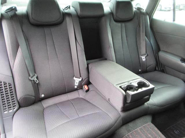 クラウンハイブリッド Ｓ　Ｃパッケージ　Ｆｏｕｒ　衝突被害軽減システム　ＥＴＣ　ナビ　フルセグＴＶ　Ｂｌｕｅｔｈｏｏｔ　ＤＶＤ　ＵＳＢ　１００Ｖ電源　パワーシートヒーター　ステアリングヒーター　ＬＥＤヘッドライト　リモートスタート　ワイパーデアイサー（11枚目）