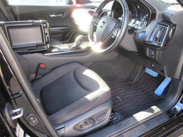 クラウンハイブリッド Ｓ　Ｃパッケージ　Ｆｏｕｒ　衝突被害軽減システム　ＥＴＣ　ナビ　フルセグＴＶ　Ｂｌｕｅｔｈｏｏｔ　ＤＶＤ　ＵＳＢ　１００Ｖ電源　パワーシートヒーター　ステアリングヒーター　ＬＥＤヘッドライト　リモートスタート　ワイパーデアイサー（24枚目）