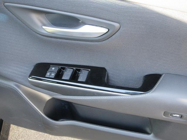 クラウンハイブリッド Ｓ　Ｃパッケージ　Ｆｏｕｒ　衝突被害軽減システム　ＥＴＣ　ナビ　フルセグＴＶ　Ｂｌｕｅｔｈｏｏｔ　ＤＶＤ　ＵＳＢ　１００Ｖ電源　パワーシートヒーター　ステアリングヒーター　ＬＥＤヘッドライト　リモートスタート　ワイパーデアイサー（26枚目）