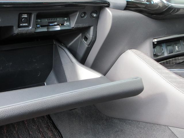 クラウンハイブリッド Ｓ　Ｃパッケージ　Ｆｏｕｒ　衝突被害軽減システム　ＥＴＣ　ナビ　フルセグＴＶ　Ｂｌｕｅｔｈｏｏｔ　ＤＶＤ　ＵＳＢ　１００Ｖ電源　パワーシートヒーター　ステアリングヒーター　ＬＥＤヘッドライト　リモートスタート　ワイパーデアイサー（39枚目）