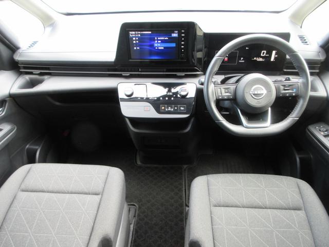 セレナ ＸＶ　４ＷＤ　衝突被害軽減システム　バックカメラ　ナビ　フルセグＴＶ　Ｂｌｕｅｔｏｏｔｈ　ＵＳＢ　プロパイロット　ＥＴＣ　シートヒーター　ハンズフリードア　ＬＥＤヘッドライト　ステアリングヒーター（2枚目）