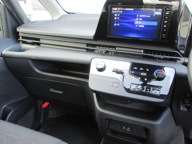 セレナ ＸＶ　４ＷＤ　衝突被害軽減システム　バックカメラ　ナビ　フルセグＴＶ　Ｂｌｕｅｔｏｏｔｈ　ＵＳＢ　プロパイロット　ＥＴＣ　シートヒーター　ハンズフリードア　ＬＥＤヘッドライト　ステアリングヒーター（4枚目）