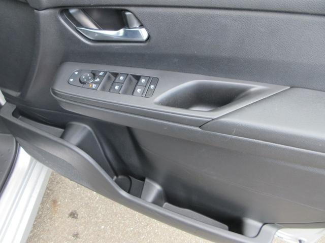 セレナ ＸＶ　４ＷＤ　衝突被害軽減システム　バックカメラ　ナビ　フルセグＴＶ　Ｂｌｕｅｔｏｏｔｈ　ＵＳＢ　プロパイロット　ＥＴＣ　シートヒーター　ハンズフリードア　ＬＥＤヘッドライト　ステアリングヒーター（10枚目）