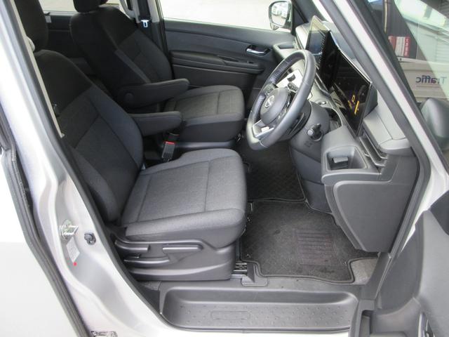 セレナ ＸＶ　４ＷＤ　衝突被害軽減システム　バックカメラ　ナビ　フルセグＴＶ　Ｂｌｕｅｔｏｏｔｈ　ＵＳＢ　プロパイロット　ＥＴＣ　シートヒーター　ハンズフリードア　ＬＥＤヘッドライト　ステアリングヒーター（25枚目）