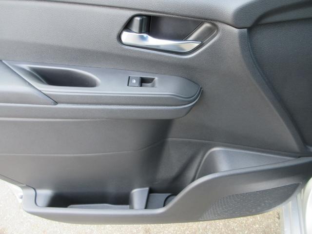 セレナ ＸＶ　４ＷＤ　衝突被害軽減システム　バックカメラ　ナビ　フルセグＴＶ　Ｂｌｕｅｔｏｏｔｈ　ＵＳＢ　プロパイロット　ＥＴＣ　シートヒーター　ハンズフリードア　ＬＥＤヘッドライト　ステアリングヒーター（31枚目）