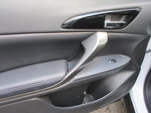 エクリプスクロス ブラックエディション　４ＷＤ　衝突被害軽減システム　ナビ　全方位カメラ　フルセグＴＶ　Ｂｌｕｅｔｏｏｔｈ　ＵＳＢ　レーダークルーズコントロール　電動リヤゲート　パワーシートヒーター　ステアリングヒーター　サンルーフ（40枚目）