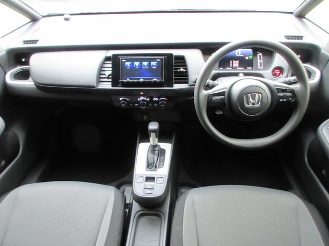 フィット ｅ：ＨＥＶベーシック　４ＷＤ　ＥＴＣ　バックカメラ　クリアランスソナー　ナビ　Ｂｌｕｅｔｏｏｔｈ　ＵＳＢ　レーダークルーズコントロール　衝突被害軽減システム　ＬＥＤヘッドライト　ワイパーデアイサー　ドライブレコーダー（2枚目）