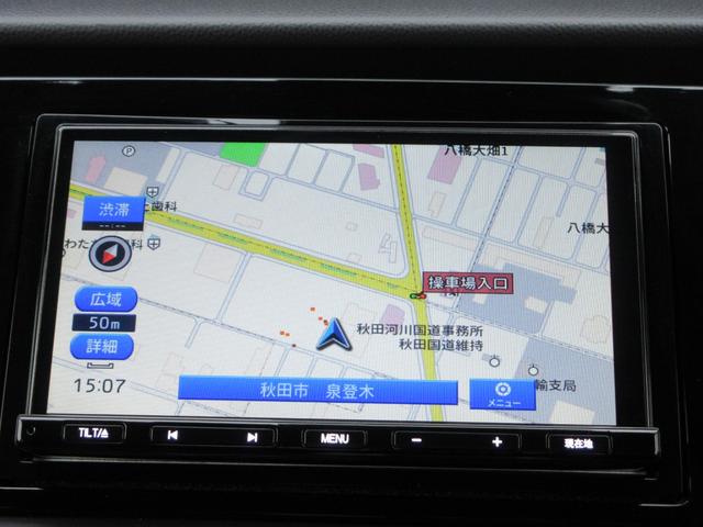 フィット ｅ：ＨＥＶベーシック　４ＷＤ　ＥＴＣ　バックカメラ　クリアランスソナー　ナビ　Ｂｌｕｅｔｏｏｔｈ　ＵＳＢ　レーダークルーズコントロール　衝突被害軽減システム　ＬＥＤヘッドライト　ワイパーデアイサー　ドライブレコーダー（3枚目）