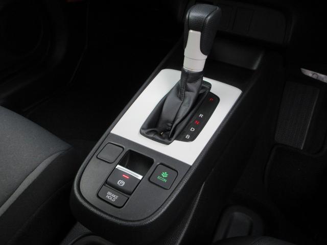 フィット ｅ：ＨＥＶベーシック　４ＷＤ　ＥＴＣ　バックカメラ　クリアランスソナー　ナビ　Ｂｌｕｅｔｏｏｔｈ　ＵＳＢ　レーダークルーズコントロール　衝突被害軽減システム　ＬＥＤヘッドライト　ワイパーデアイサー　ドライブレコーダー（6枚目）
