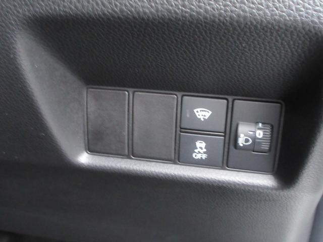 フィット ｅ：ＨＥＶベーシック　４ＷＤ　ＥＴＣ　バックカメラ　クリアランスソナー　ナビ　Ｂｌｕｅｔｏｏｔｈ　ＵＳＢ　レーダークルーズコントロール　衝突被害軽減システム　ＬＥＤヘッドライト　ワイパーデアイサー　ドライブレコーダー（8枚目）