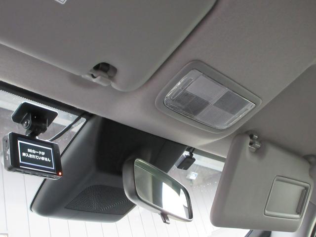 フィット ｅ：ＨＥＶベーシック　４ＷＤ　ＥＴＣ　バックカメラ　クリアランスソナー　ナビ　Ｂｌｕｅｔｏｏｔｈ　ＵＳＢ　レーダークルーズコントロール　衝突被害軽減システム　ＬＥＤヘッドライト　ワイパーデアイサー　ドライブレコーダー（10枚目）