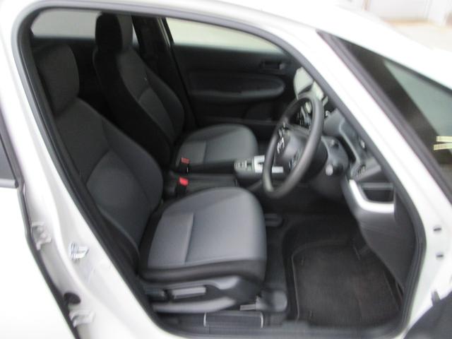 フィット ｅ：ＨＥＶベーシック　４ＷＤ　ＥＴＣ　バックカメラ　クリアランスソナー　ナビ　Ｂｌｕｅｔｏｏｔｈ　ＵＳＢ　レーダークルーズコントロール　衝突被害軽減システム　ＬＥＤヘッドライト　ワイパーデアイサー　ドライブレコーダー（11枚目）