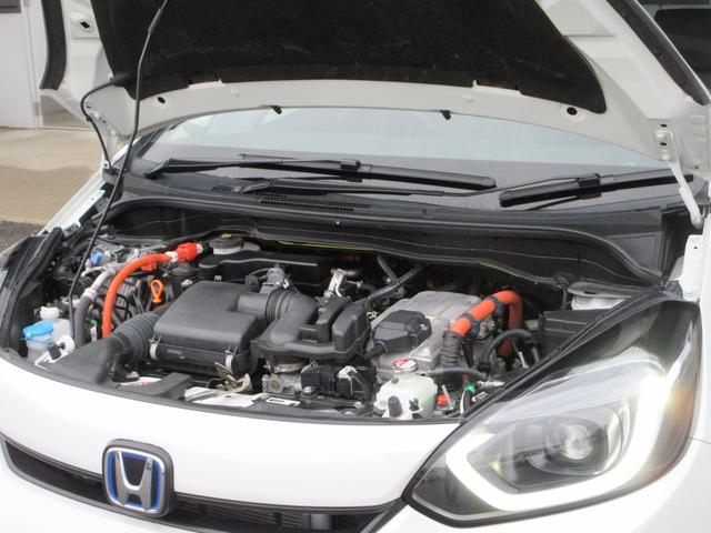 フィット ｅ：ＨＥＶベーシック　４ＷＤ　ＥＴＣ　バックカメラ　クリアランスソナー　ナビ　Ｂｌｕｅｔｏｏｔｈ　ＵＳＢ　レーダークルーズコントロール　衝突被害軽減システム　ＬＥＤヘッドライト　ワイパーデアイサー　ドライブレコーダー（19枚目）