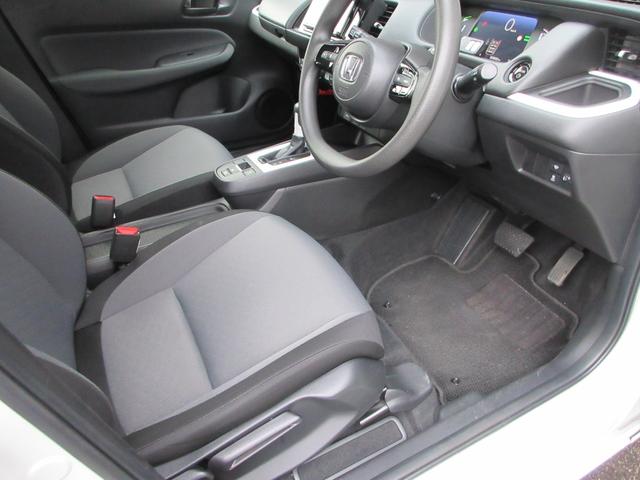 フィット ｅ：ＨＥＶベーシック　４ＷＤ　ＥＴＣ　バックカメラ　クリアランスソナー　ナビ　Ｂｌｕｅｔｏｏｔｈ　ＵＳＢ　レーダークルーズコントロール　衝突被害軽減システム　ＬＥＤヘッドライト　ワイパーデアイサー　ドライブレコーダー（23枚目）