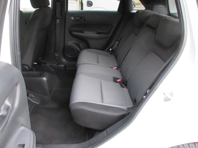 フィット ｅ：ＨＥＶベーシック　４ＷＤ　ＥＴＣ　バックカメラ　クリアランスソナー　ナビ　Ｂｌｕｅｔｏｏｔｈ　ＵＳＢ　レーダークルーズコントロール　衝突被害軽減システム　ＬＥＤヘッドライト　ワイパーデアイサー　ドライブレコーダー（28枚目）