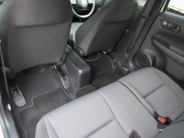 フィット ｅ：ＨＥＶベーシック　４ＷＤ　ＥＴＣ　バックカメラ　クリアランスソナー　ナビ　Ｂｌｕｅｔｏｏｔｈ　ＵＳＢ　レーダークルーズコントロール　衝突被害軽減システム　ＬＥＤヘッドライト　ワイパーデアイサー　ドライブレコーダー（29枚目）